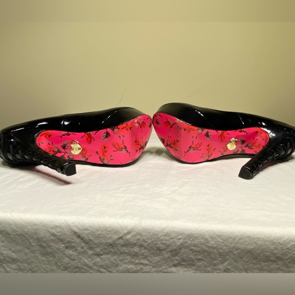 Betsey Johnson Black Patten Leather Stilettos 8 - Picture 4 of 11